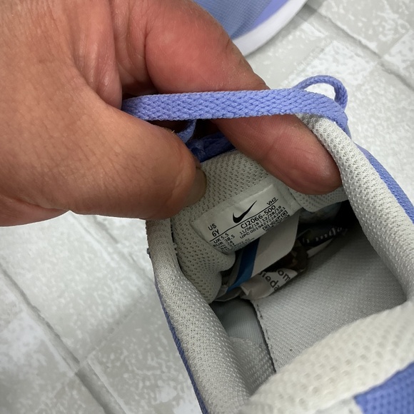 Nike Women's Purple and White Running Shoes  7 women's 6 youth - Picture 4 of 5